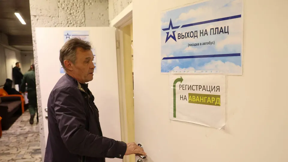 Несколько регионов увеличили единовременные выплаты при заключении контракта с Минобороны и начали платить за привлечение призывников; крупнейшее предложение — 4,1 млн рублей.