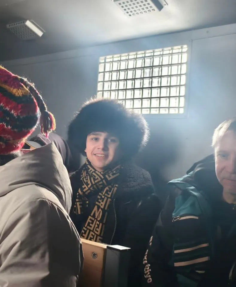 8-й кассационный суд вернул жалобу Малозёмова на оспаривание статуса «аффилированного с иноагентом», указав на неподходящую копию квитанции; юрист планирует обжаловать возвращение материалов в Верховном суде.