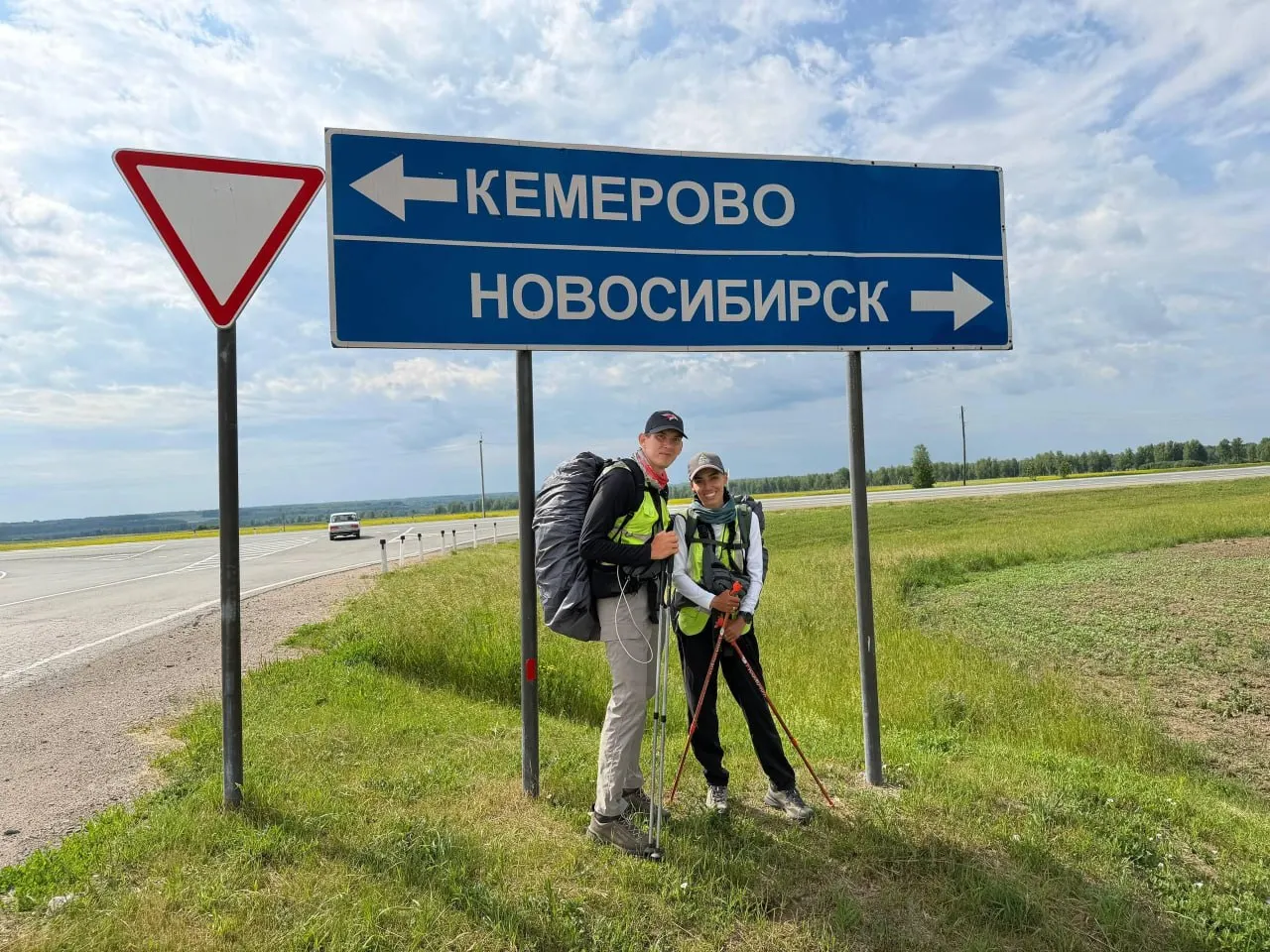 Супруги-блогеры Павел и Тамара, начавшие пешее путешествие в Москве 19 января, прошли через Тюмень и достигли Кузбасса. В их планах — добраться до Владивостока к 31 декабря.