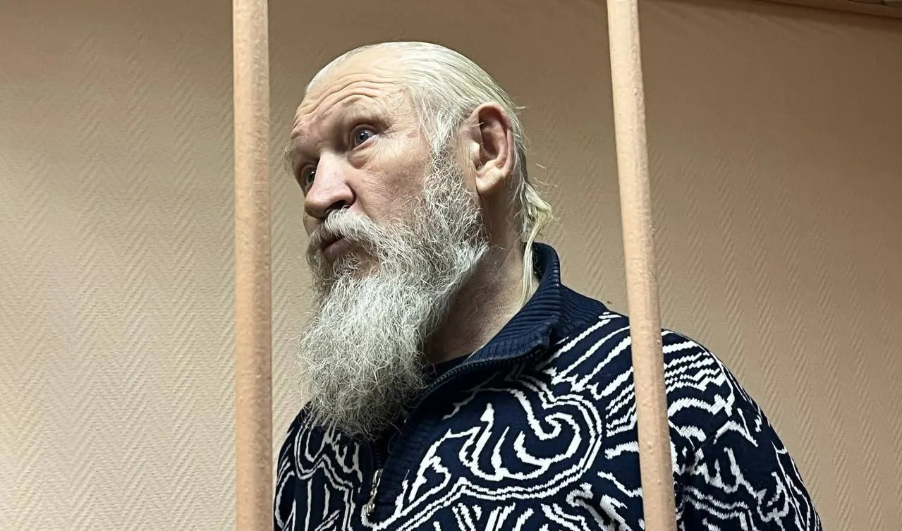 В обновлённом реестре фигурирует бывший депутат Госдумы Михаил Глущенко, ранее осуждённый за причастность к убийству Галины Старовойтовой.