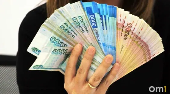 По данным Росстата, в мае 2026 года реальная заработная плата в России увеличилась на 4,5% по сравнению с маем прошлого года. Среднемесячная номинальная зарплата составила 110 216 рублей, что на 10,1% больше, чем годом ранее.