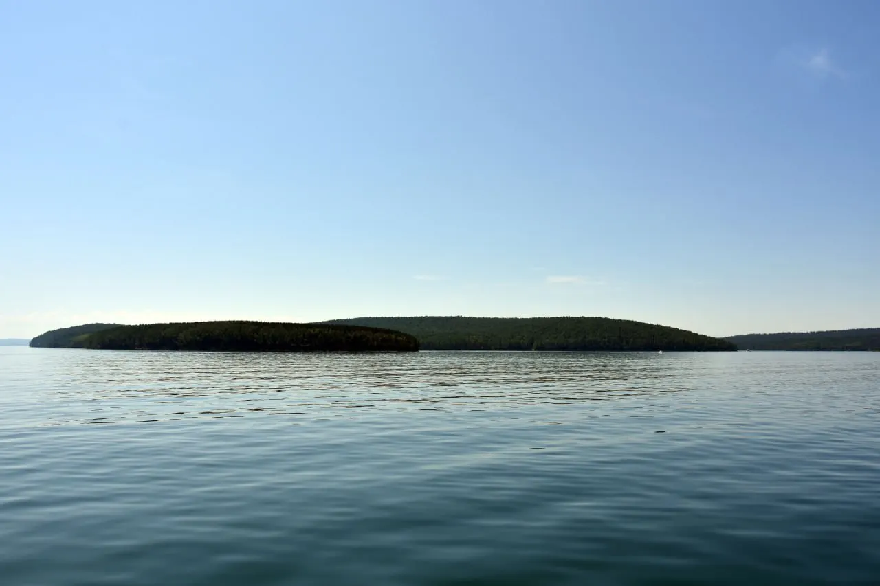 История побережья Ангары до образования Иркутского водохранилища — затопленные села, первые пароходы в Сибири, железная дорога до Порта Байкала и храм, который пытаются воскресить в Иркутске.