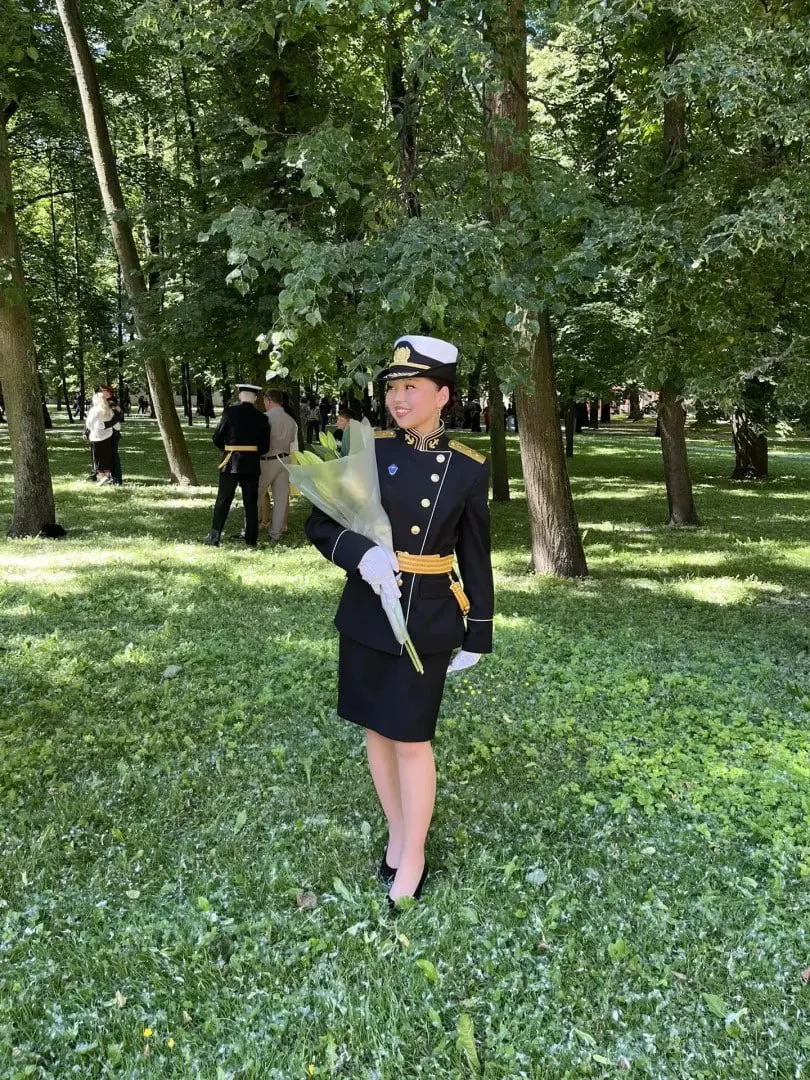 Проверка показала, что сообщение о военном фельдшере, якобы принявшей двойню прямо в самолёте из Петербурга в Красноярск, не подтвердилось — краевой Минздрав не нашёл следов происшествия.