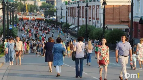 Мэр подписал документ: пешеходная зона на Любинском проспекте завершит сезон в последние выходные сентября. Режим работал по выходным с 24 апреля; в прошлом году из‑за популярности проект продлевали.