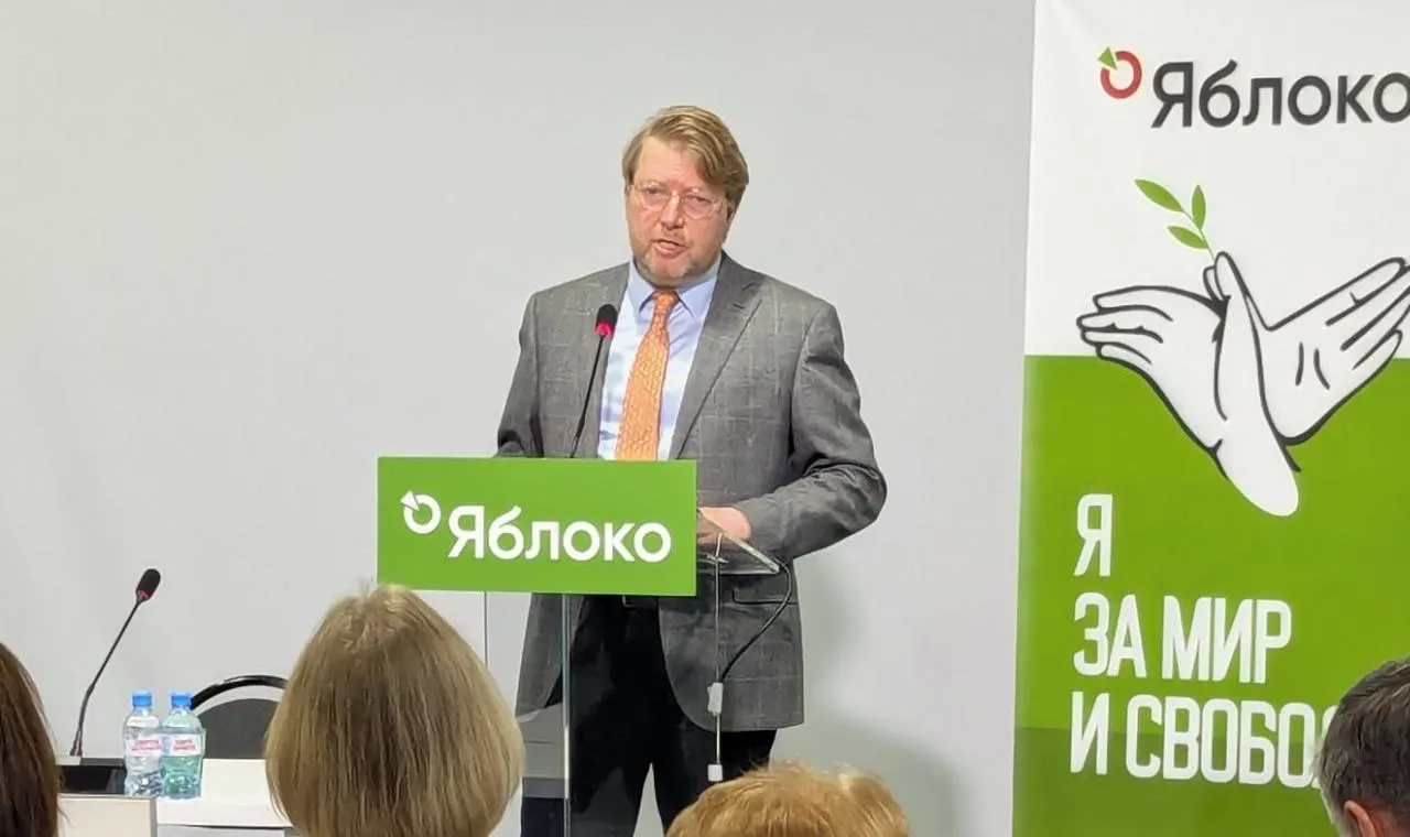 Верховный суд подтвердил штраф для председателя «Яблока» Николая Рыбакова по статье о «демонстрации экстремистской символики». Партия намерена оспорить решение в Конституционном суде.