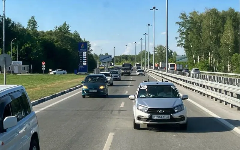 Вечером 2 июля большинство АЗС на Советском шоссе в Новосибирске осталось без топлива; работала только одна заправка на выезде из микрорайона ОбьГЭС, вызвавшая длинную очередь и перекрытие перекрёстка.