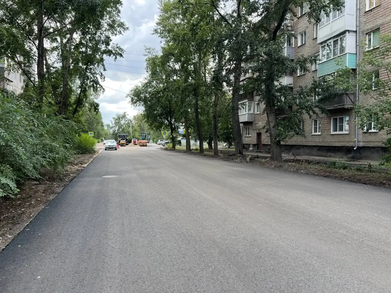 В Рубцовске укладывают нижний слой асфальта и готовят основание под брусчатку на нескольких улицах; часть работ начнётся после завершения ремонта теплосетей. На 2026 год объявлен конкурс на обновление ещё нескольких участков.
