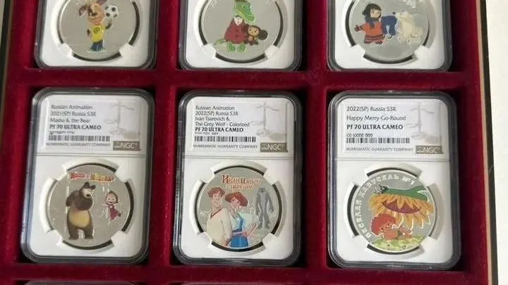 В Новосибирске выставлен на продажу набор трёхрублёвых памятных монет с персонажами «Барбоскиных», «Крокодила Гены», «Умки», «Маши и Медведя» и другими — цена объявления 370 000 рублей.