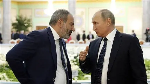 Премьер Армении Никол Пашинян инициировал телефонный разговор с Владимиром Путиным и потребовал устранить ограничения на экспорт армянских товаров в Россию. В ходе беседы также обсуждалась возможность всенародного референдума о вступлении в ЕС или сохранении членства в ЕАЭС. Ограничения, введённые с конца мая, сократили товарооборот на 21,5% за первые пять месяцев 2026 года.