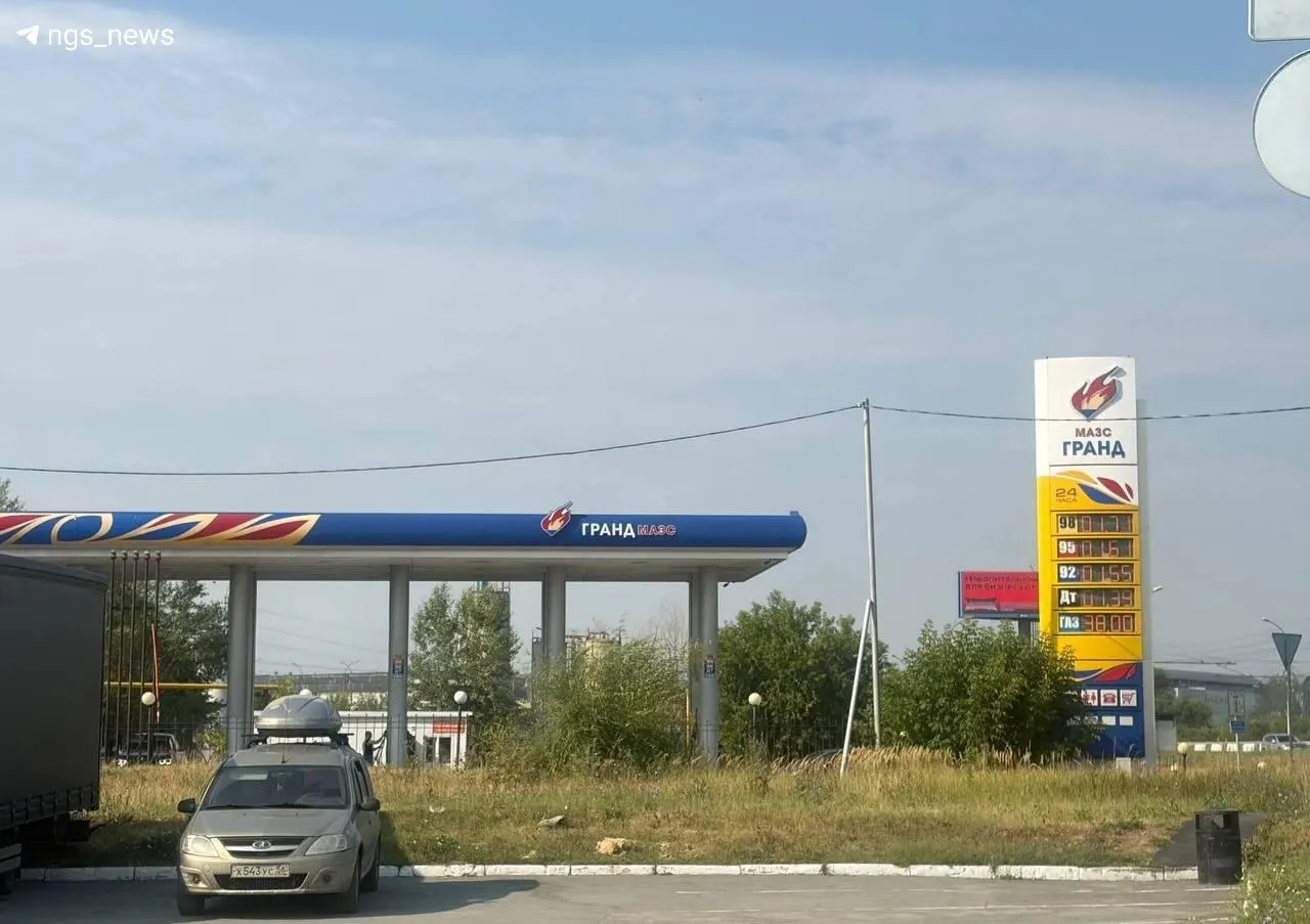 Некоторые автозаправки действительно пустуют, но цены на бензин и дизель отличаются — в пример можно привести заправки сети «Гранд» на проезде Энергетиков и на Максима Горького.