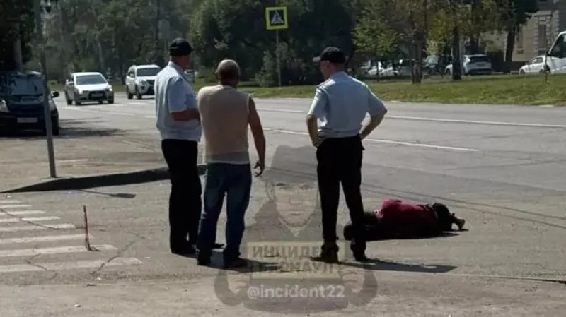 По итогам расследования установлено отсутствие прямого столкновения: водителю выписали штраф за выезд на встречную полосу, мать пострадавшего подала гражданский иск.