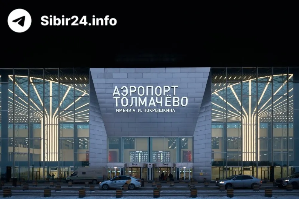 Утром 21 июля в новосибирском аэропорту изменили расписание 15 рейсов: 13 задержаны, два — отменены; самый большой сбой — рейс из Еревана с задержкой почти 18 часов.