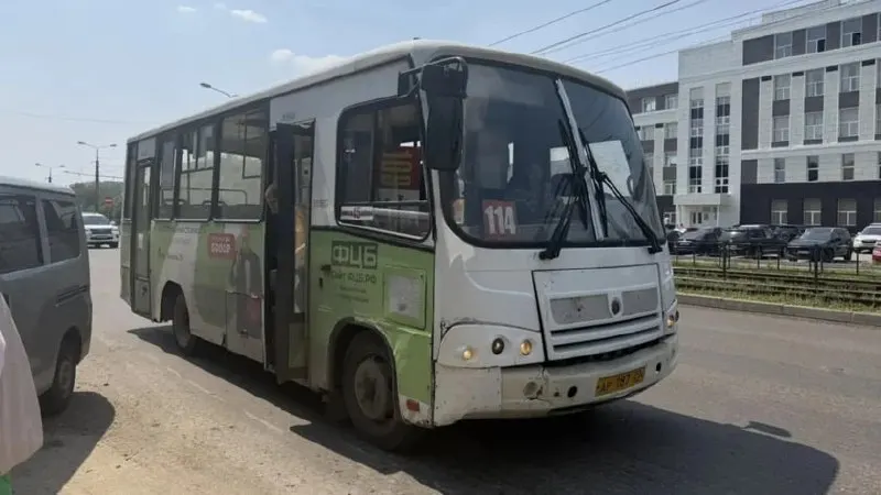 Комитет по дорожному хозяйству и транспорту провёл рейды на конечных остановках: проверяли автоинформаторы, камеры и терминалы оплаты, а также соблюдение расписания. С начала 2026 года перевозчикам направлено 158 претензий и 102 требования об уплате штрафов.