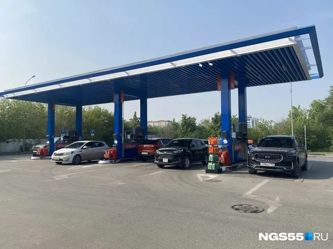 2 июля в Омске выросли розничные цены на сжиженный автомобильный газ: на одной сети АЗС литр подорожал до 27,75–29,55 руб., на другой цена поднялась примерно на рубль; также немного изменилась стоимость компримированного природного газа для автобусов.