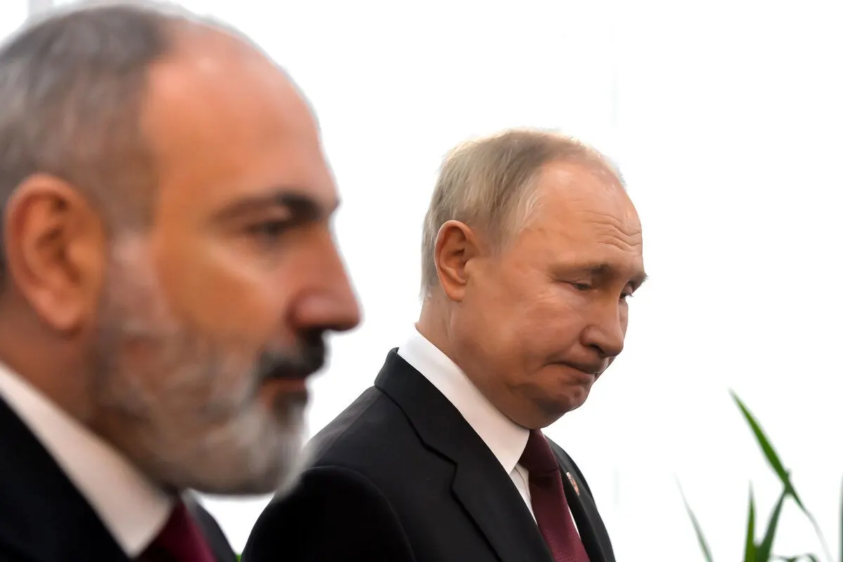 По данным армянской статистики, за январь–май 2026 года товарооборот между странами составил $2,196 млрд — на 21,5% меньше, чем годом ранее. Доля России в торговле упала с 35,1% до 28%. Ограничения на ввоз армянских продуктов и дипломатические переговоры могли повлиять на показатель.
