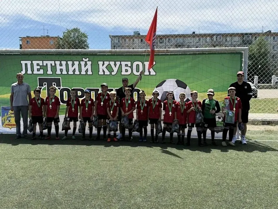 В Рубцовске прошёл детский футбольный турнир для игроков 2016–2017 годов рождения: команды из Рубцовска, Барнаула и Горняка соревновались в двух лигах, а все призовые места серебряной лиги достались хозяевам.