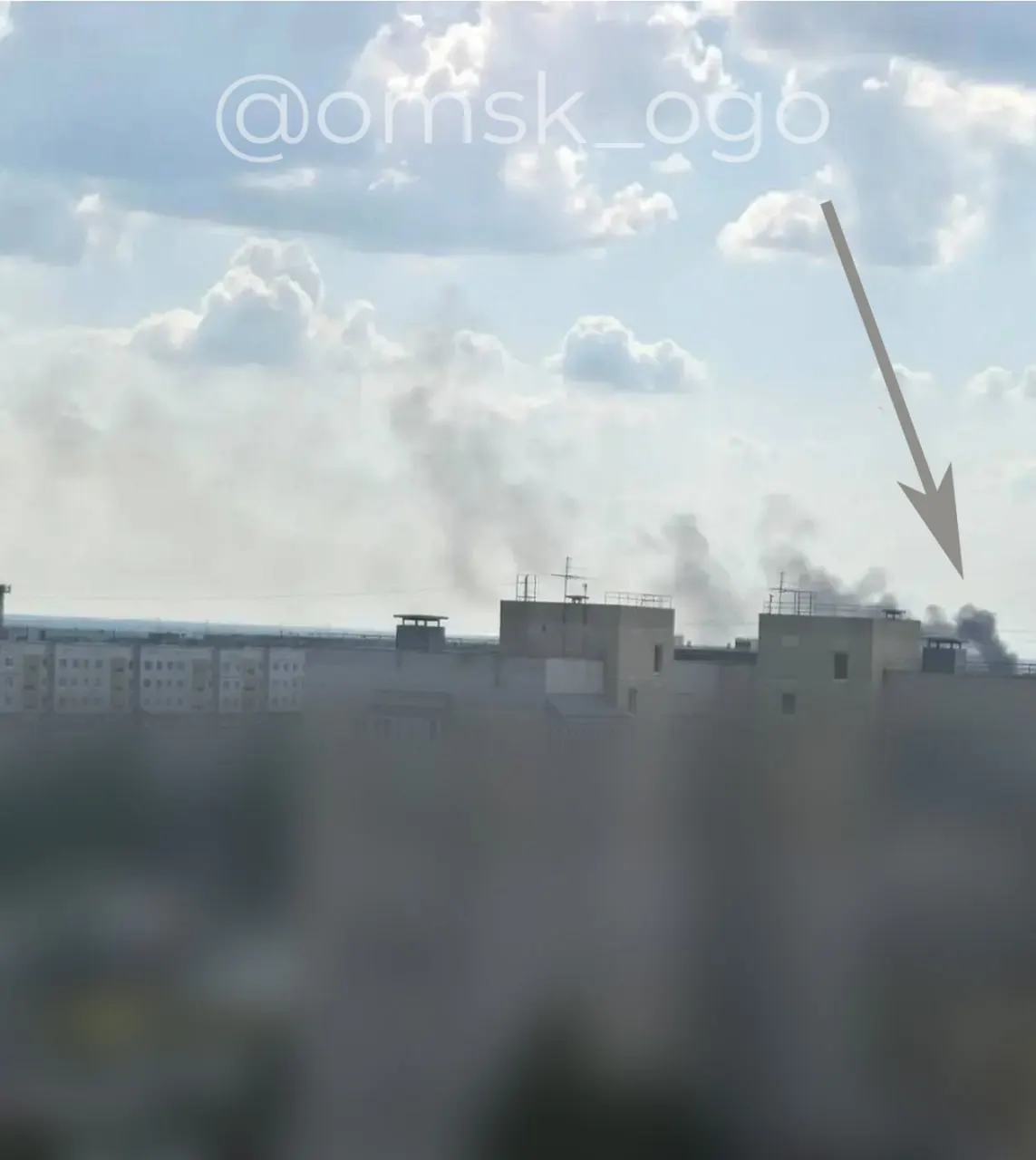 Очевидцы в районах Старой и Новой Московки слышали три взрыва; возле военной части наблюдается густой чёрный дым. По предварительным данным, причиной могли стать падения дронов.