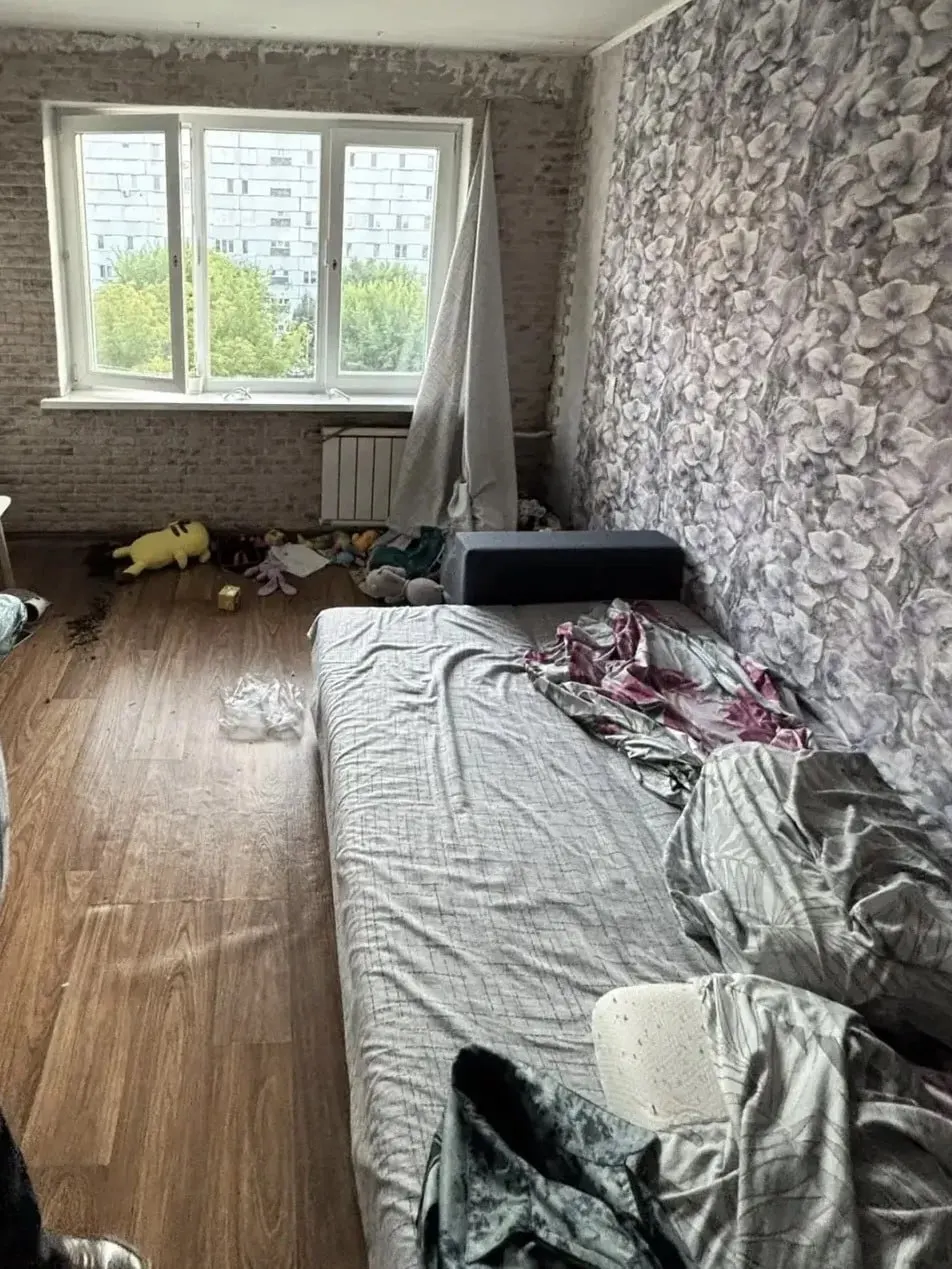 23 июля на улице Карбышева двухлетний ребенок упал из окна квартиры. Следствие возбудило уголовное дело о причинении смерти по неосторожности.