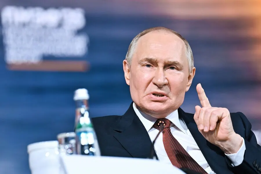 Президент назвал перебои с топливом временными, сообщил о росте ненефтегазовых доходов бюджета на 25% во II квартале и призвал ориентировать экономическую политику на долгосрочные цели.
