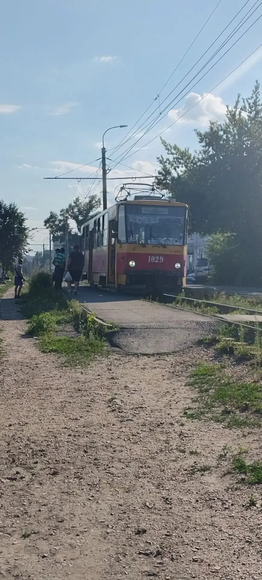 Во время движения в Барнауле на улице Анатолия возникло задымление и возгорание в трамвае; движение на участке полностью заблокировано, неисправный вагон ожидает буксира, причины пожара пока неизвестны.