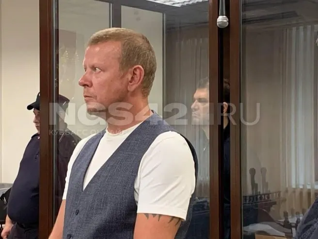 Экс-чиновник полностью признал вину по 11 эпизодам получения взяток; дело рассматривали в особом порядке, и сегодня суд вынес приговор.