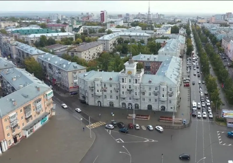 Город отпразднует 296‑й день рождения. На площади Свободы, улице Мало‑Тобольской и в Центральном парке пройдут концерты, ярмарка алтайских производителей, спортивные соревнования, мастер‑классы и фестиваль национальных культур.