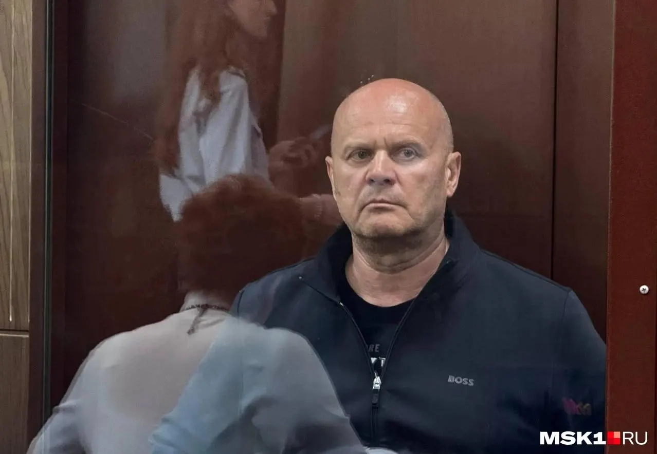 Бывший мэр доставлен в красноярский следственный изолятор. Ему вменяют четыре эпизода получения взятки в особо крупном размере. Следующее заседание по делу назначено на 14 июля в 11:00.