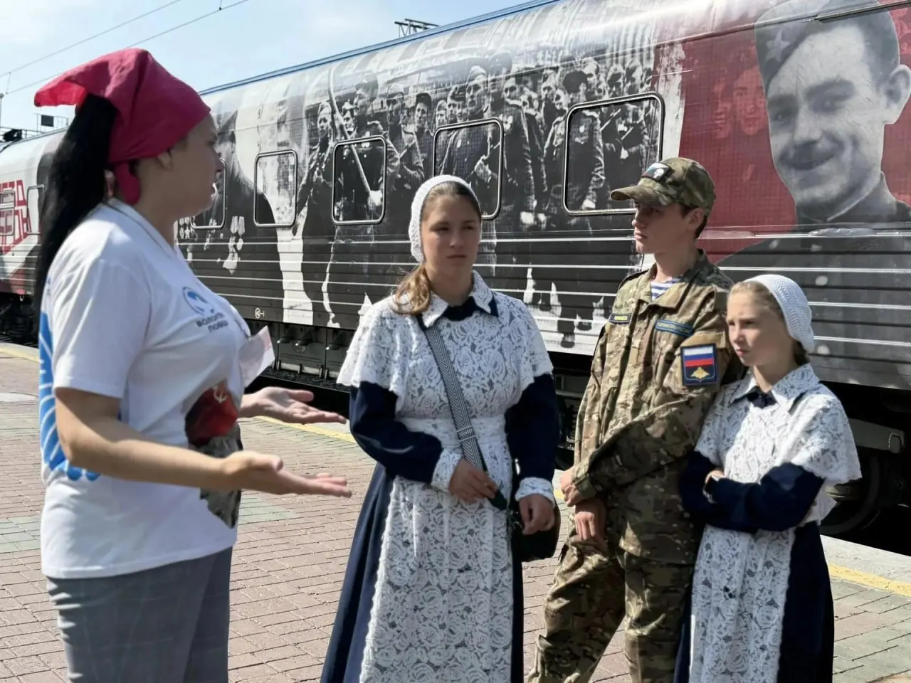 За три дня передвижной музей посетили более двух тысяч человек, в основном школьники и студенты.