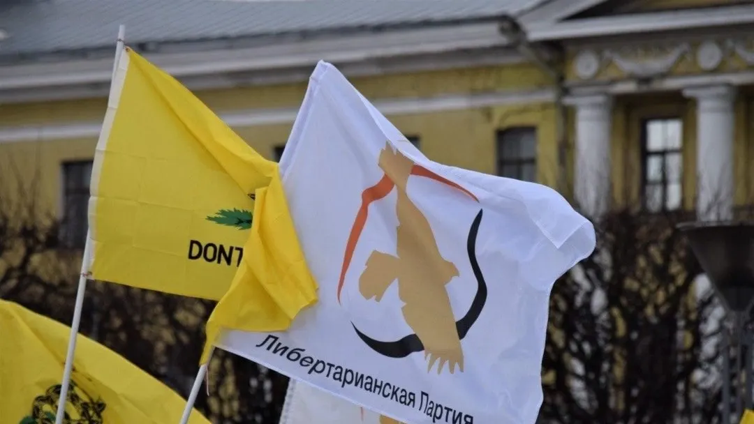В список иноагентов попали обе организации, образовавшиеся после раскола партии в 2020 году. Минюст обвиняет их в распространении недостоверной информации и в призывах против спецоперации; это ограничит их деятельность и публичную работу.