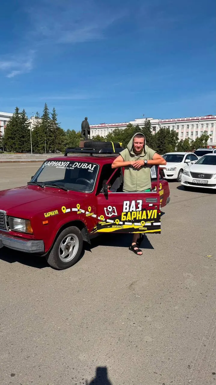 Мужчина из Барнаула намерен проехать тысячи километров на старом ВАЗ‑2104 до Дубая. В дороге он взял запас топлива, детали и палатку и рассчитывает действовать по обстоятельствам.