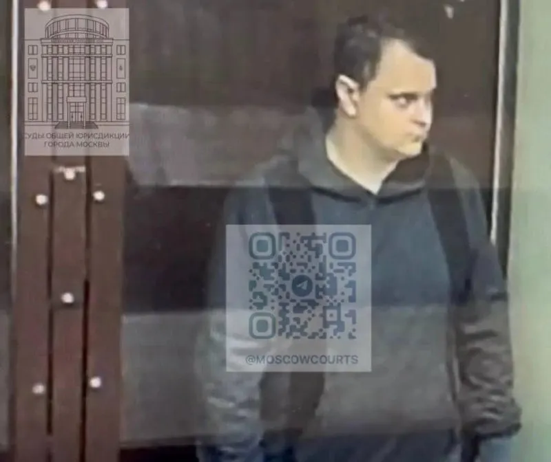 Бывший сотрудник красноярской полиции Сергей Ковалев отпущен под домашний арест — ему предъявлены обвинения в превышении полномочий и получении взятки за передачу служебных данных.