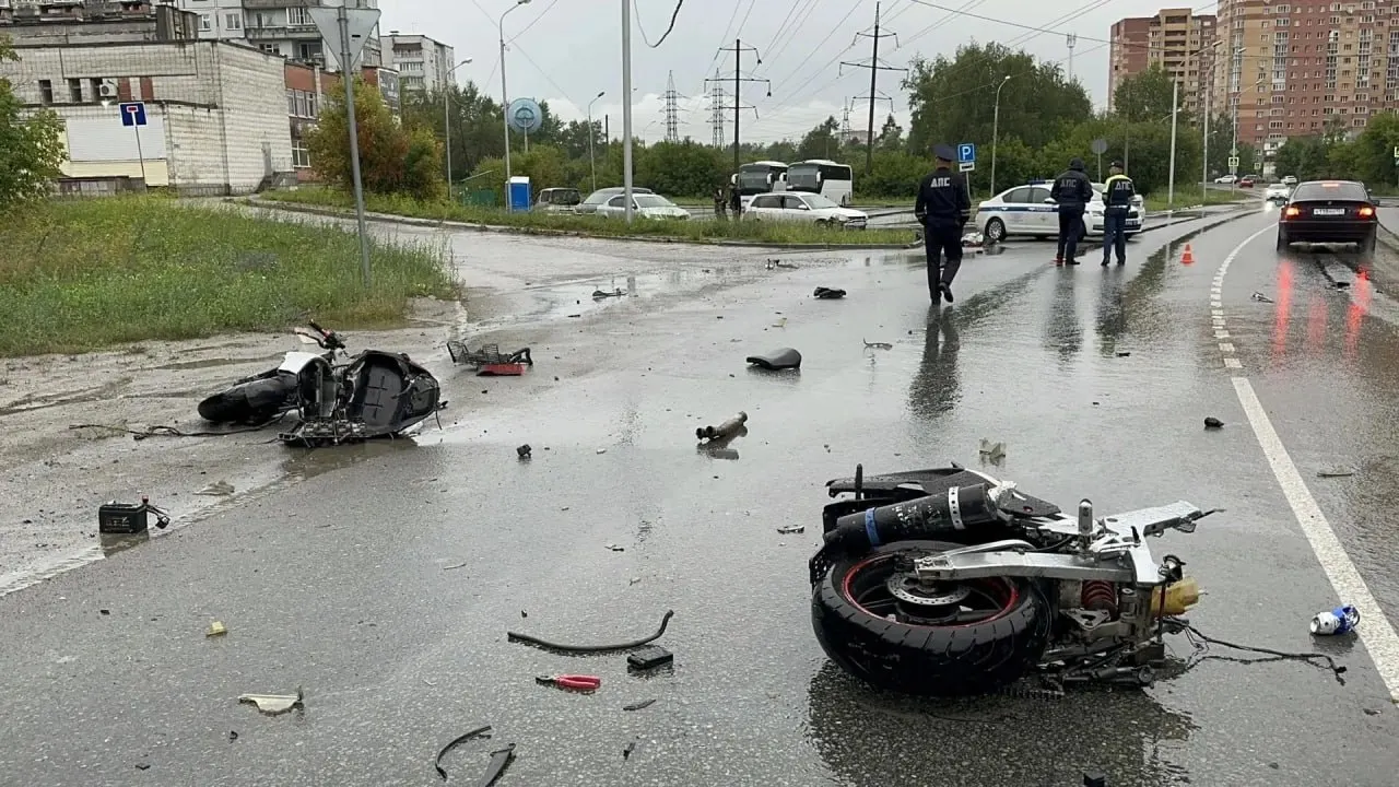 Около 05:40 на улице Вахтанговой 36‑летний мужчина на мотоцикле врезался в столб и скончался на месте.