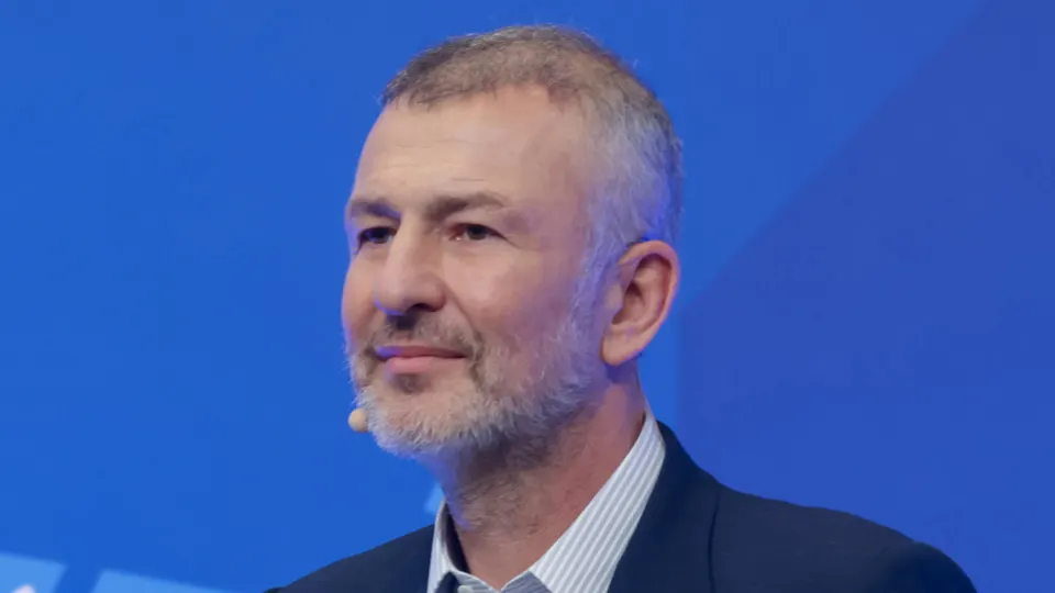Миллиардер избежал национализации энергетической компании после перечисления в пользу образовательного центра «Сириус» суммы, практически совпадающей с ценой покупки предприятия в 2018 году; Генпрокуратура отозвала иск и стороны оформили мировое соглашение.