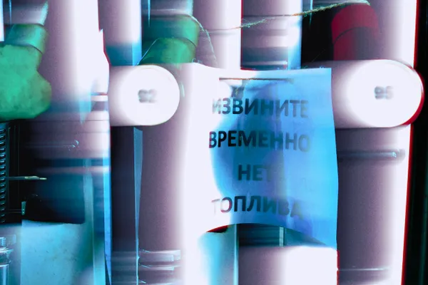 Участники рынка сообщают о значительном росте тарифов на автоперевозки и удлинении транзита: очереди на заправках и на границе замедляют движение и увеличивают стоимость доставок.