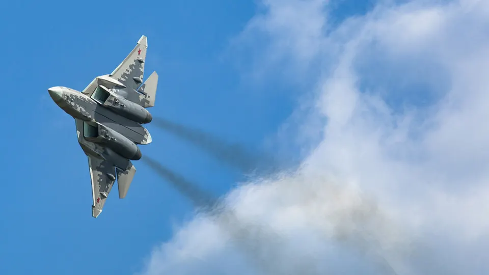 Минпромторг потребовал от петербургского АО «Авиационная и морская электроника» перечислить 257,1 млн рублей неустойки по проекту «Дисплей-И7» — контракт фактически сорван, а сроки просрочены более чем на шесть лет. Одновременно государство снижает целевые показатели и финансирование программ по импортозамещению электроники.