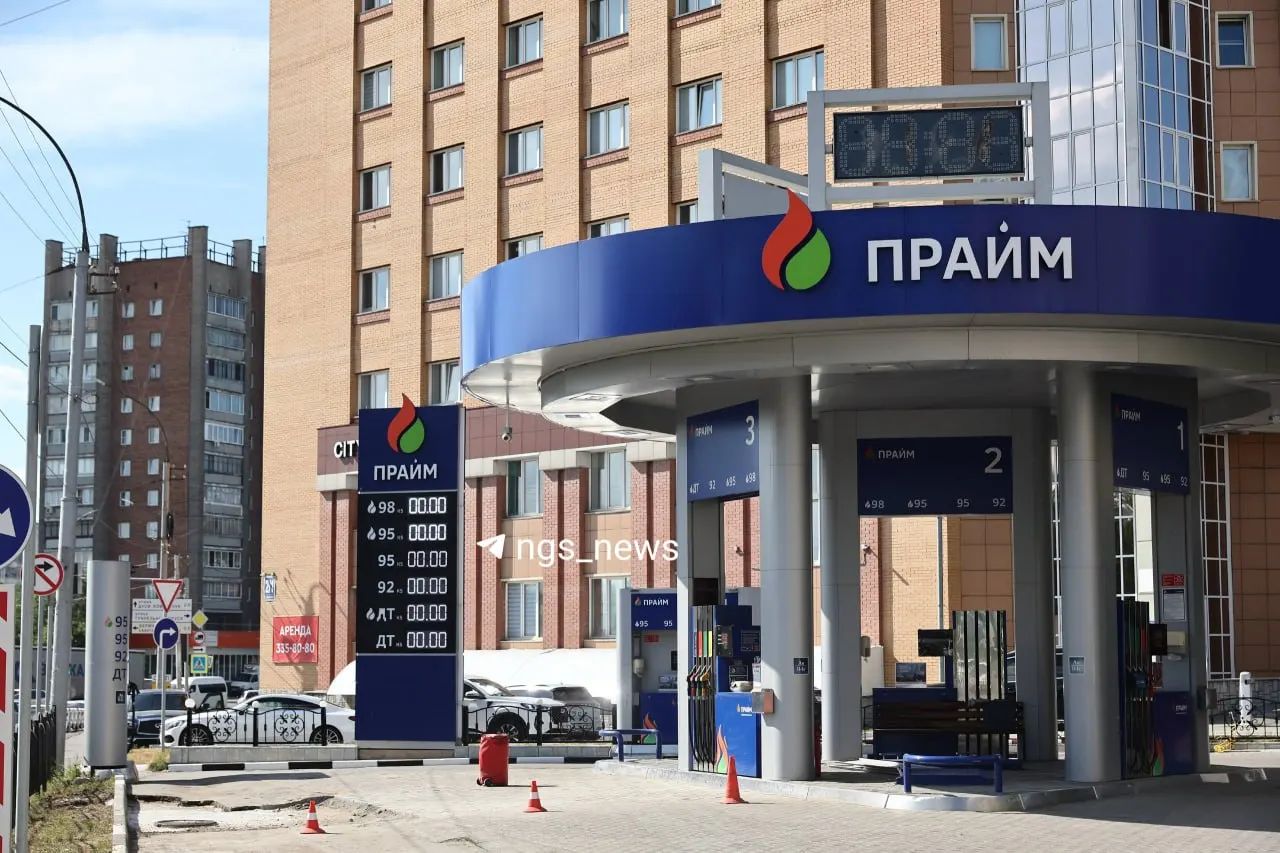 На автозаправочной станции на Владимирской колонки пустуют: бензин закончился четыре дня назад, новых поставок не было.