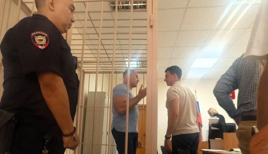 На очередном заседании по делу бывшего гендиректора Корпорации развития Новосибирской области Александр Зырянов снова заявил о своей невиновности, рассказал о многомиллионных контрактах с компаниями Муслимовых, переводах от инвестора и предложениях участвовать в конкурсе на руководящую должность в Новосибирске.