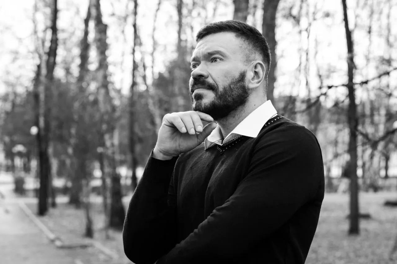 В Новосибирске скончался театральный режиссер Василий Заржецкий. Он оставил заметное творческое наследие — несколько запоминающихся постановок на сцене города.
