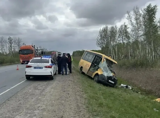 По решению судов школе Тюкалинского района запретили использовать автобус для перевозки учеников — проверка выявила многочисленные нарушения в организации перевозок после гибели 12-летнего ученика.