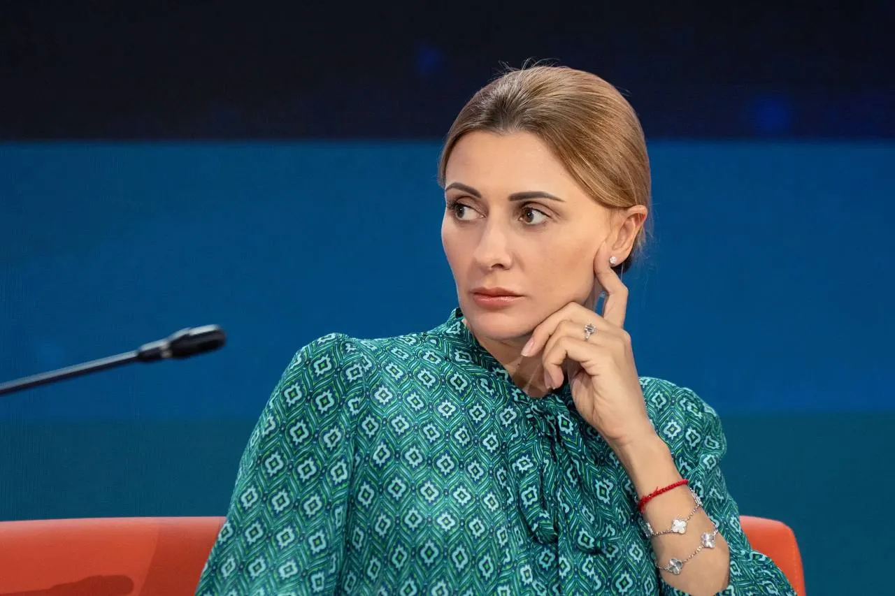 На II Форуме женщин Севера говорили о проектах в Сибири и на Дальнем Востоке: развивается инфраструктура, а женщины превращают ремёсла и традиции в источники дохода при поддержке финансовых и образовательных программ.