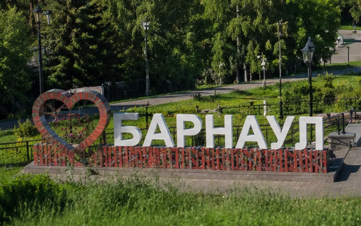 По результатам исследования в июле средняя стоимость ночи в Барнауле составила около 2 300 рублей — это самый низкий показатель среди российских городов.