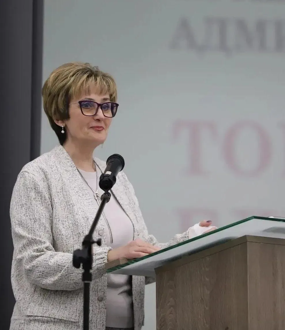 Елена Торохова, руководившая комитетом по управлению Правобережным округом, ушла в отставку и уходит на пенсию по собственному желанию. Временно обязанности будет исполнять её заместитель Наталья Пустовалова.