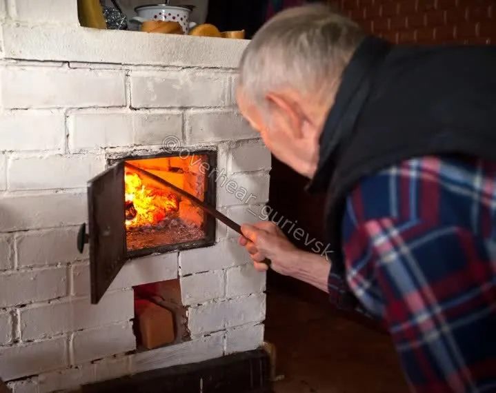 53-летний житель Кемерова в течение двух лет демонтировал соседские постройки и использовал древесину для отопления — ущерб превысил 200 тысяч рублей.