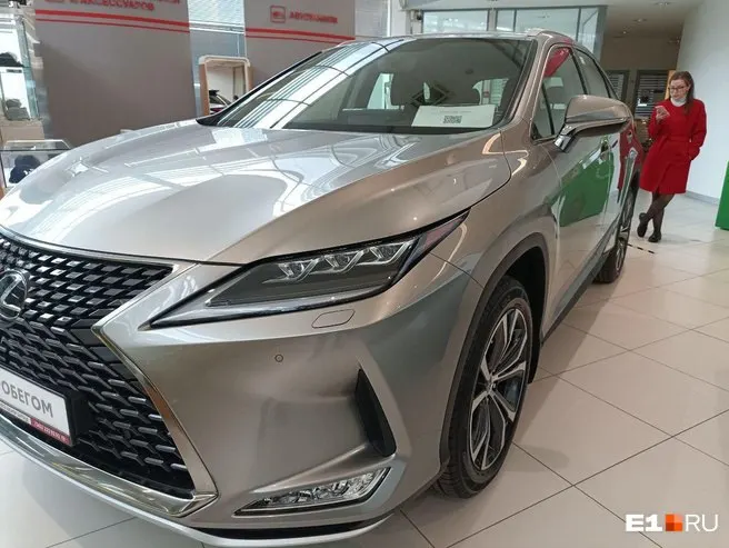 В 2024 году повышающий коэффициент применили к 77 дорогим автомобилям, в 2025-м — к 110. За два года дополнительные сборы составили 18,9 млн рублей. Коэффициент 3 действует для машин определённой стоимости и возраста.