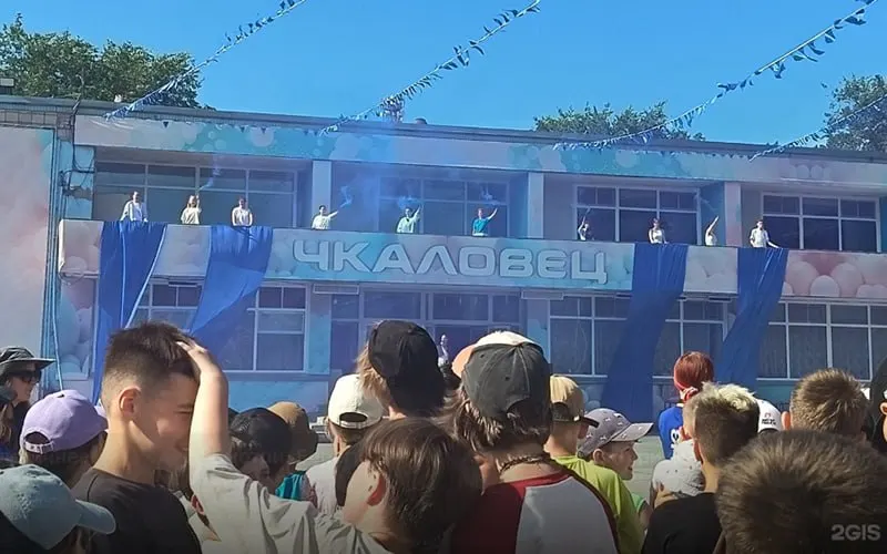 В детском лагере «Чкаловец» в селе Бурмистрово Новосибирской области массово заболели воспитанники — у многих высокая температура, рвота и сыпь; несколько детей госпитализированы.