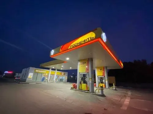 «Роснефть» и «Газпромнефть» нарастили поставки топлива в Алтайский край до 40%. Власти сохраняют приоритетную заправку экстренных служб и сельхозпредприятий и контролируют ситуацию на заправках.