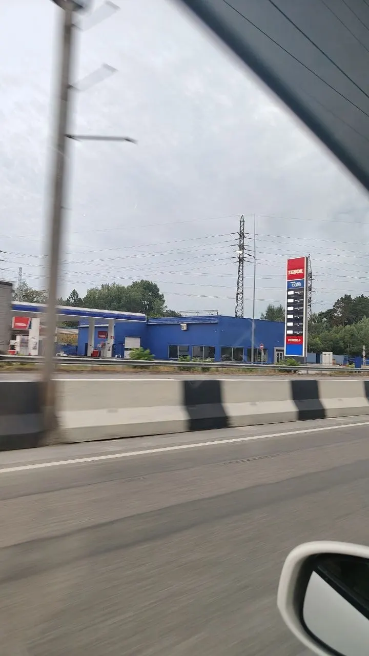 Автомобилист описал поездку по заправкам Новосибирска 3–4 июля: многие АЗС были закрыты или работали с длинными очередями — ночь в пробке и закрытие станции на спецобслуживание.