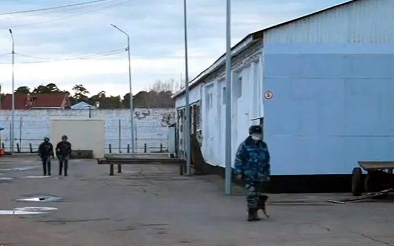 Минусинский суд признал виновным в публичных призывах к экстремизму бывшего создателя музея Великой Отечественной войны; по совокупности приговоров ему назначили 19 лет строгого режима.