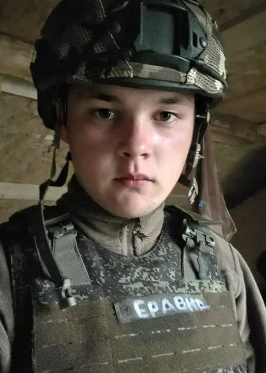 Никита Малышев, 2008 г.р., из Еравнинского района подписал контракт сразу после 18‑летия и погиб 12 июня 2026 года в Запорожской области. Оставшиеся родственники — мать, отчим, брат и четыре сестры.