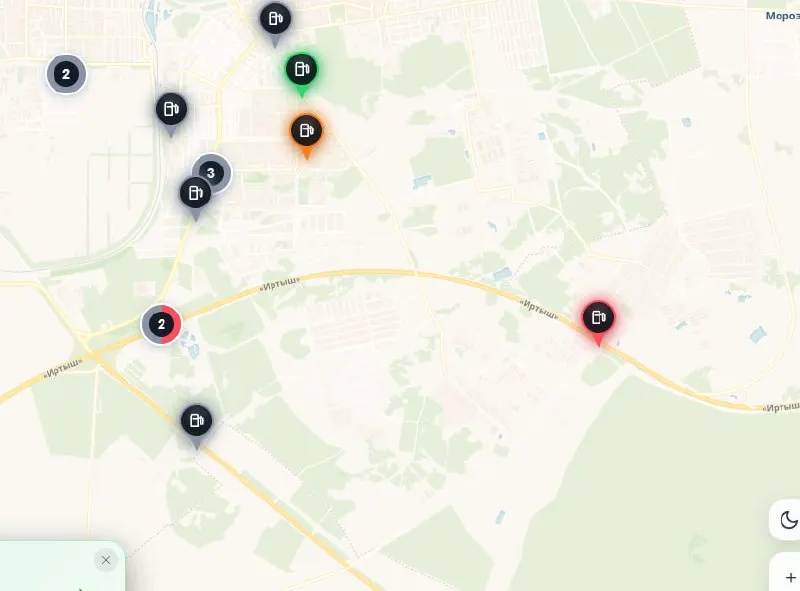 По данным онлайн‑карт, в большинстве АЗС города топливо доступно при лимитах, но на нескольких станциях на выезде из Омска бензин и дизель отсутствуют.